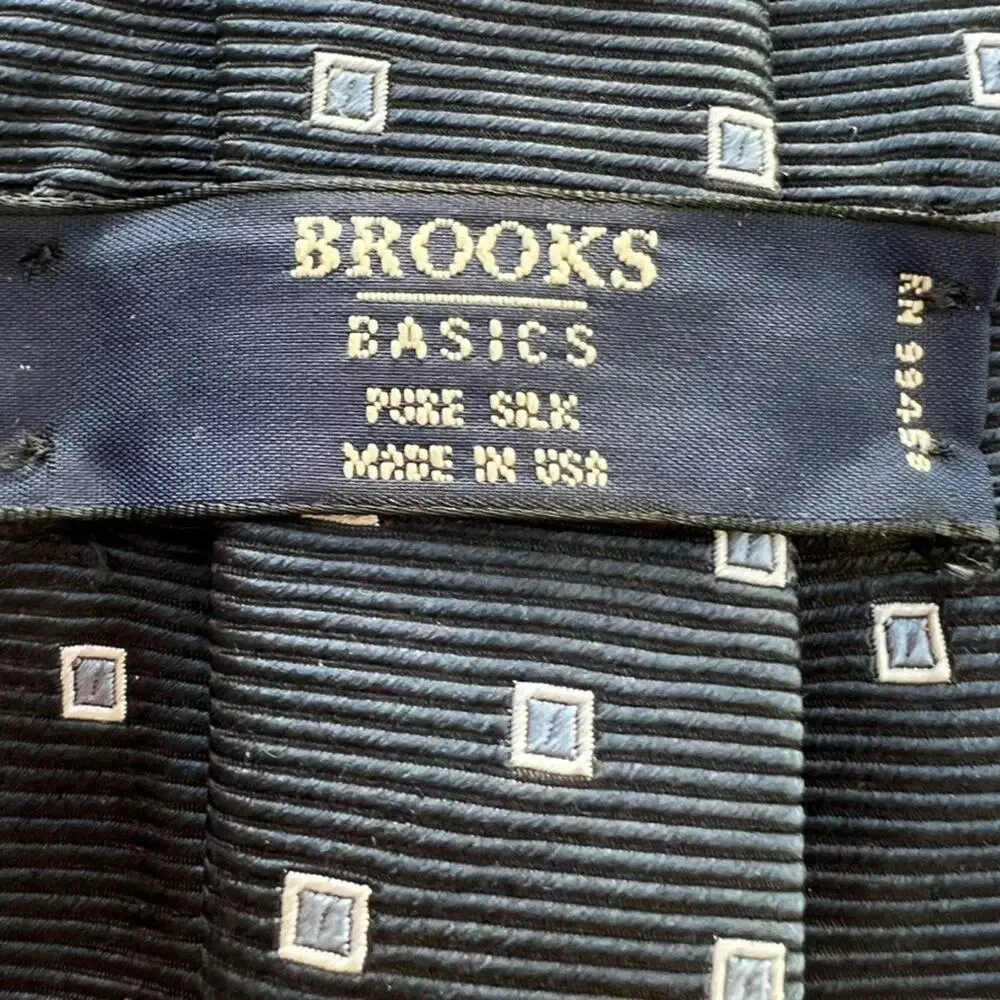BROOKS BROTHERS Basics Men's 100% Silk Necktie USA Designer Squares Blue